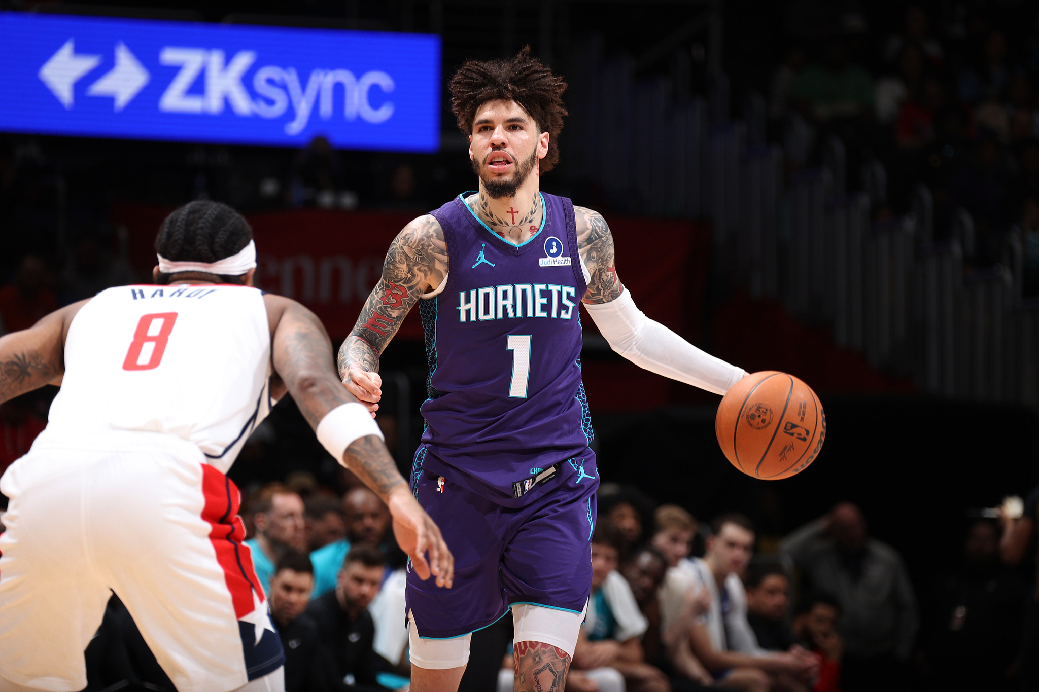 完美世界电竞-“三球”鲍尔37+8+7克努佩尔28+7+4 黄蜂胜奇才